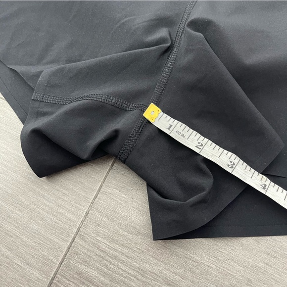 Athleta Run With It 3.5" Short in Black Lined XL Gym Train Activewear 530651 - Picture 13 of 13